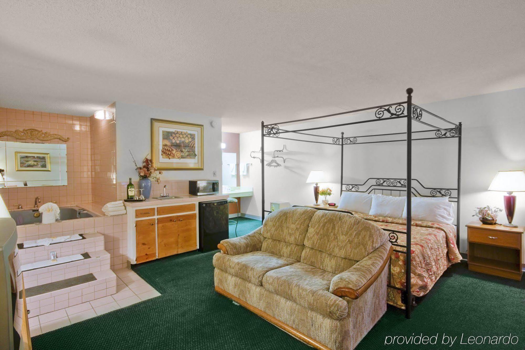 Oyo Hotel Tulsa International Airport Bagian luar foto