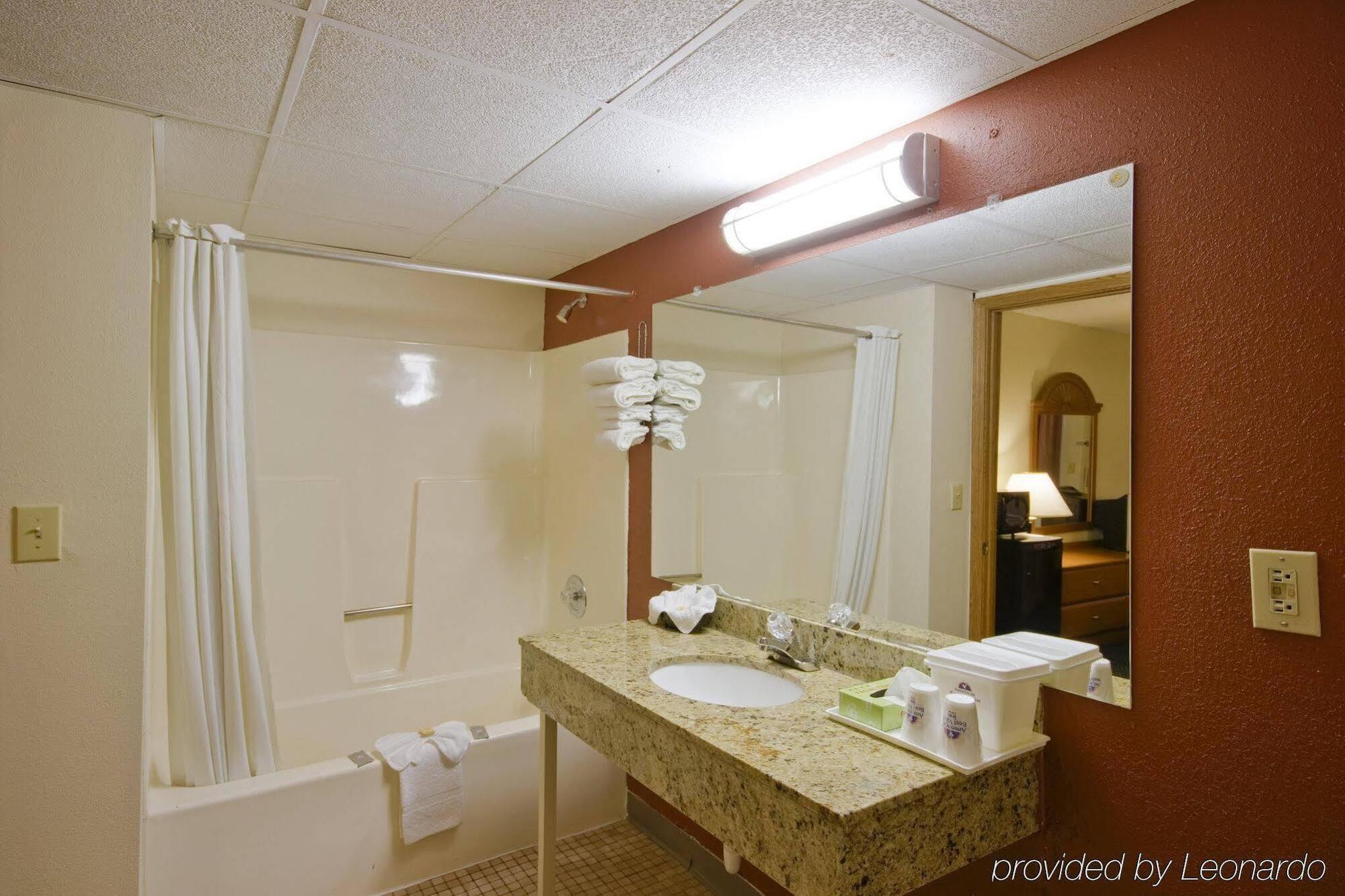 Oyo Hotel Tulsa International Airport Bagian luar foto